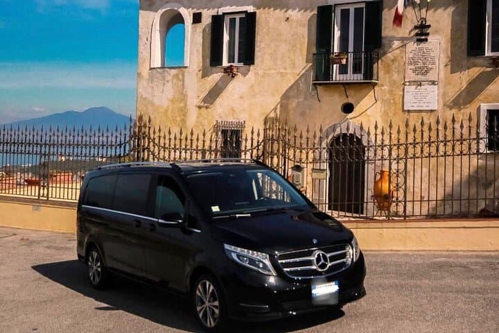 Private Transfer by Minivan from Sorrento to Positano