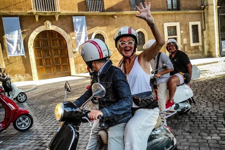 Rome by Vespa: Classic Rome Tour with Pick up & Drop Off