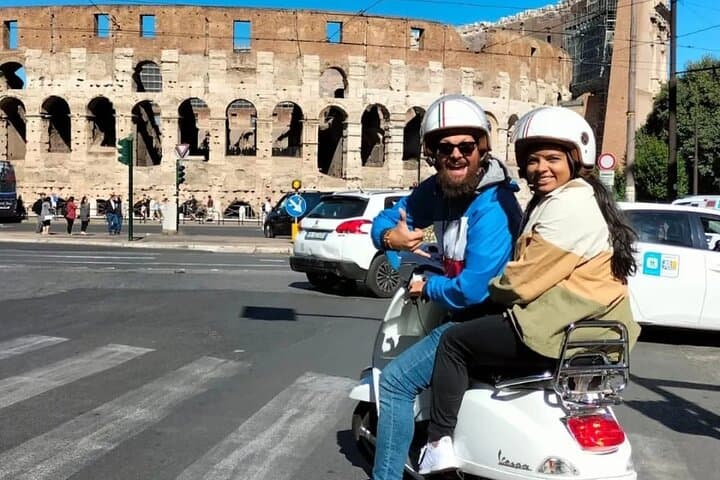 Rome by Vespa: Classic Rome Tour with Pick up & Drop Off