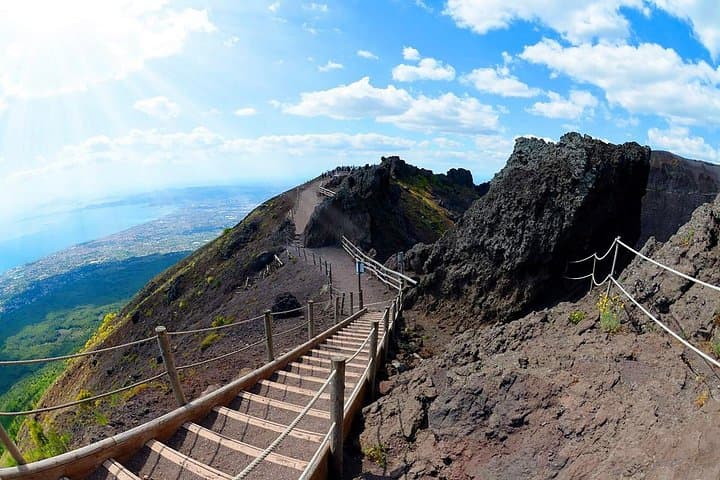 From Pompeii: Day Tour of Pompeii and Vesuvius with Bus Transfer