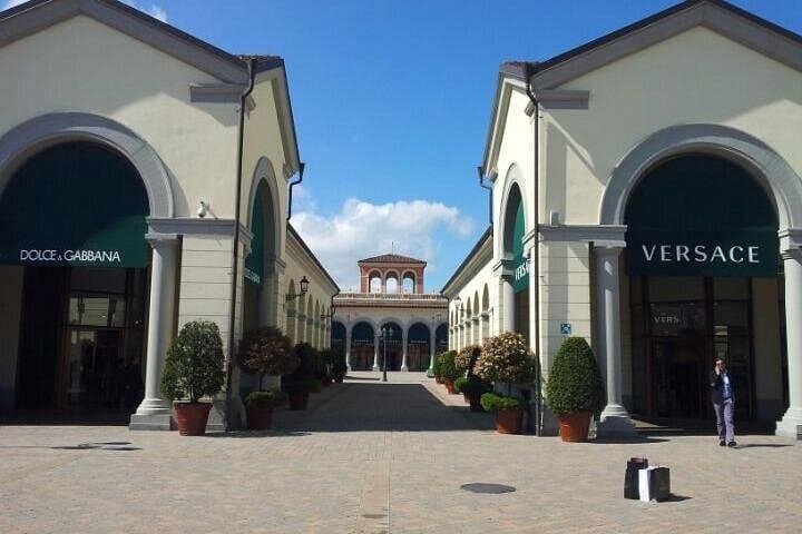 Serravalle Designer Outlet Private Luxury Transfer from/to Milan
