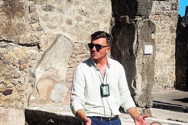 Pompeii tour with LOCAL GUIDE and SKIP THE LINE entrance