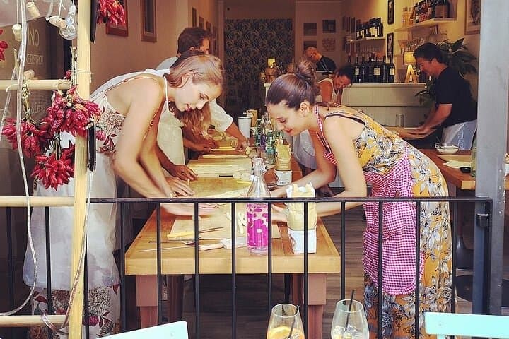 Pasta Class and wine tasting in Lecce