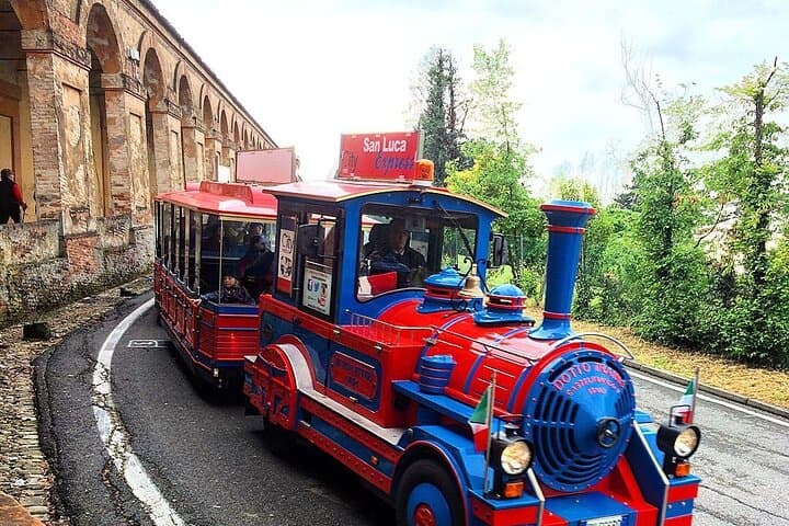 Porticoes of Bologna and Basilica San Luca Guided tour