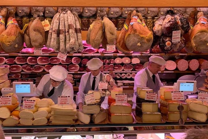 Food and Wine Tasting Tour in Bologna with Local Guide