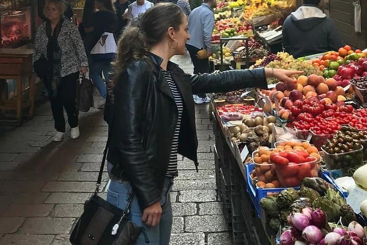 Food and Wine Tasting Tour in Bologna with Local Guide