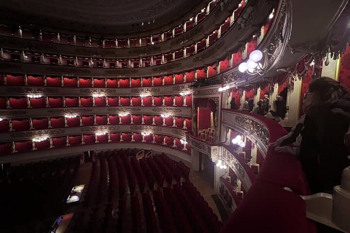 Milan Scala Theatre and Duomo Cathedral Tour