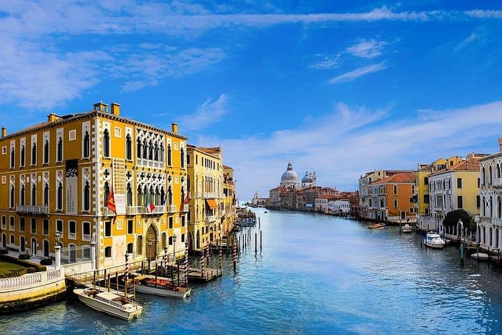 Private Transfer from Milan to Venice with a 2h Stop in Verona