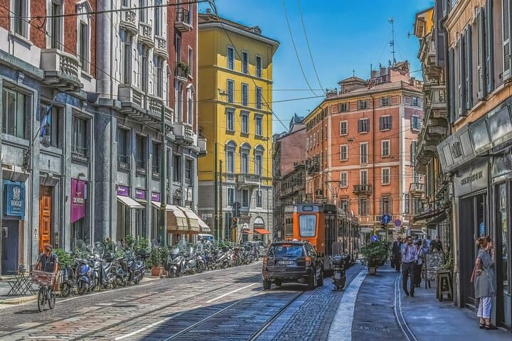 Private Transfer From Turin To Milan With 2 Hour Stop in Vercelli