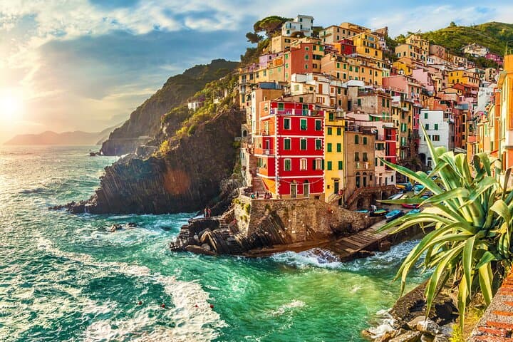 Cinque Terre and Pisa Tower Small-Group Day Trip from Florence