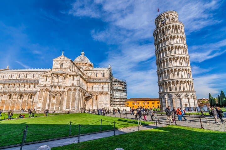 Private Pisa and Lucca Wine Tour from Florence