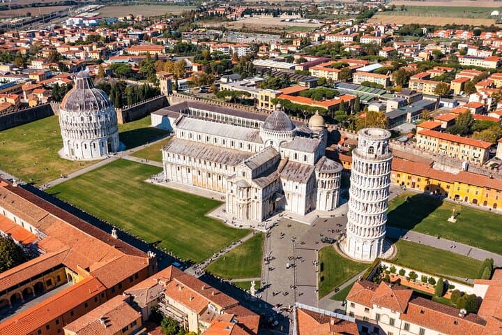 Private Pisa and Lucca Wine Tour from Florence