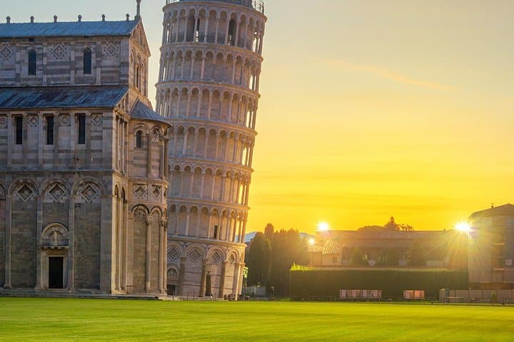 Private Pisa and Lucca Wine Tour from Florence