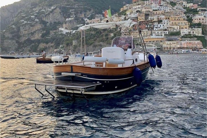 Private Boat Tour from Positano to the Amalfi Coast with Drinks