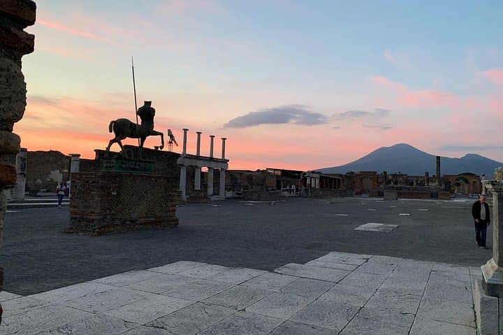 Pompeii tour with LOCAL GUIDE and SKIP THE LINE entrance