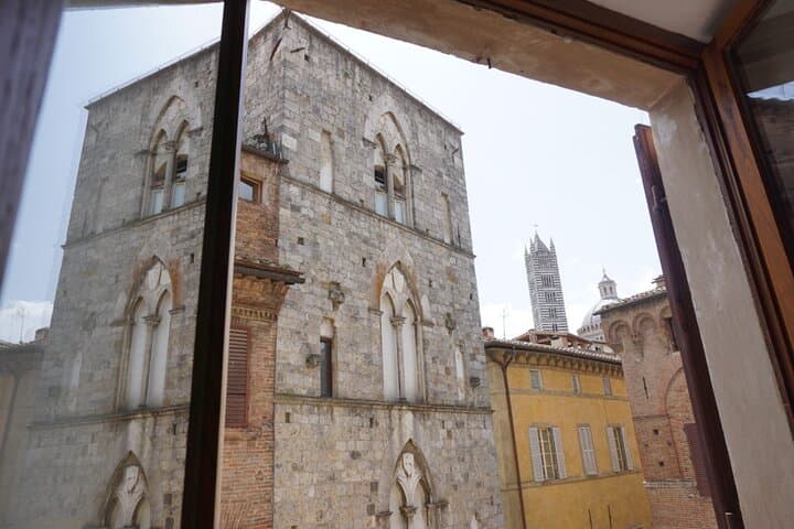 Siena Tour and exclusive window on Piazza del Campo