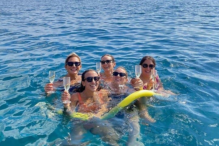 Sicilian wine tasting on the boat in Taormina