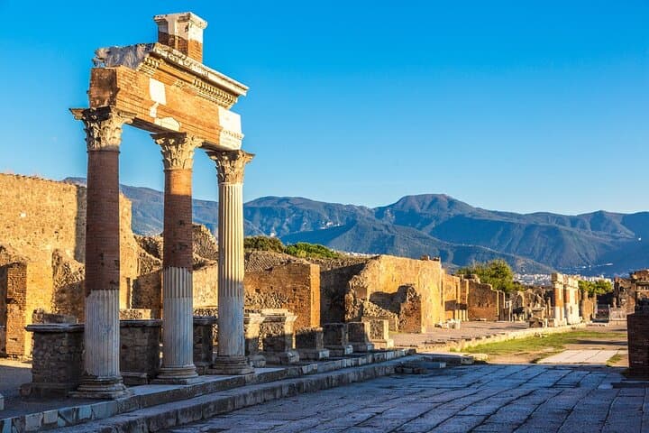 Pompeii and Positano: full-day tour from Rome