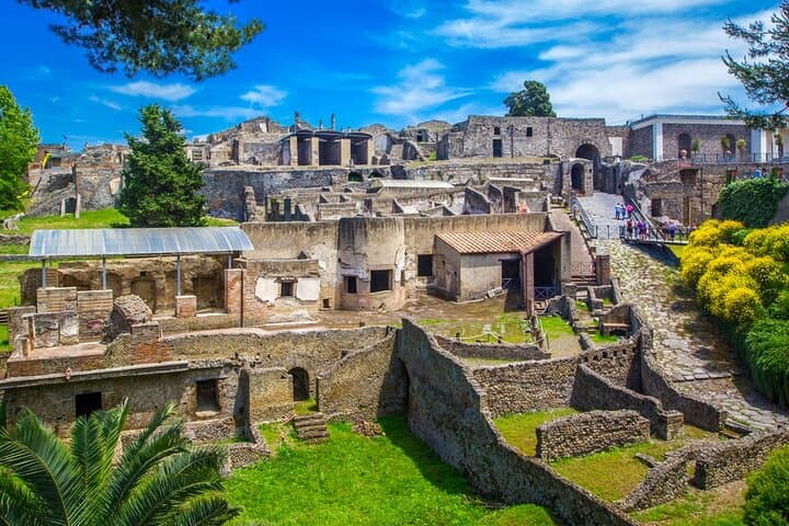 Pompeii and Positano: full-day tour from Rome