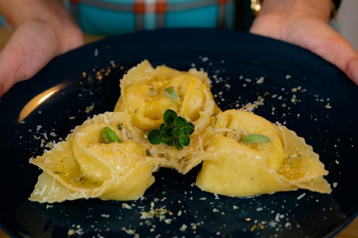 Authentic 4-Course Dinner and Wine Pairing in Florence