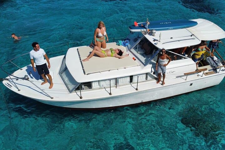 Day on a boat in the archipelago of La Maddalena with lunch