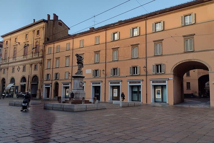 Bologna's Ancient and Recent History: A Self-Guided Audio Tour