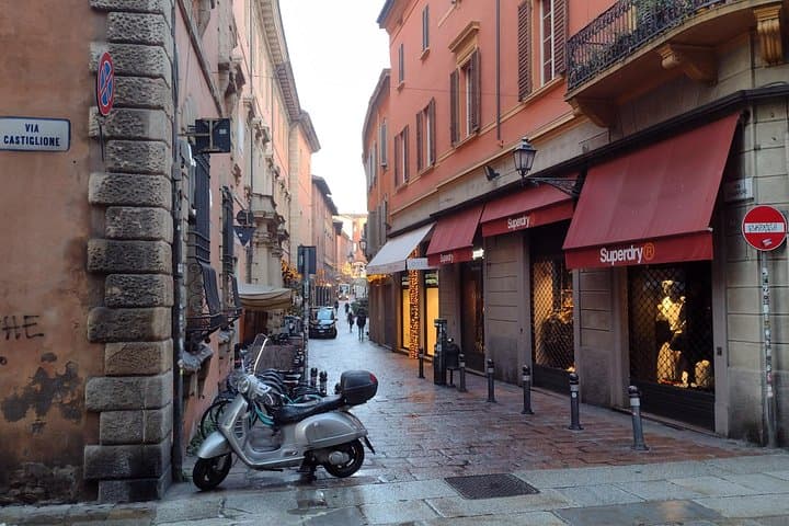 Bologna's Ancient and Recent History: A Self-Guided Audio Tour