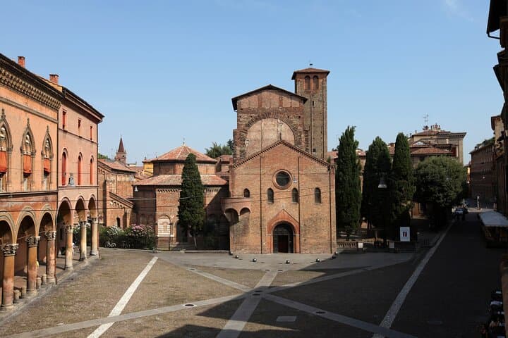 Bologna's Ancient and Recent History: A Self-Guided Audio Tour