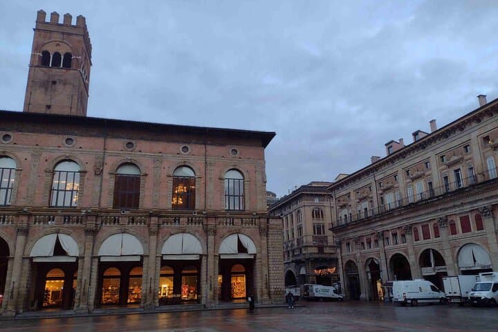 Bologna's Ancient and Recent History: A Self-Guided Audio Tour