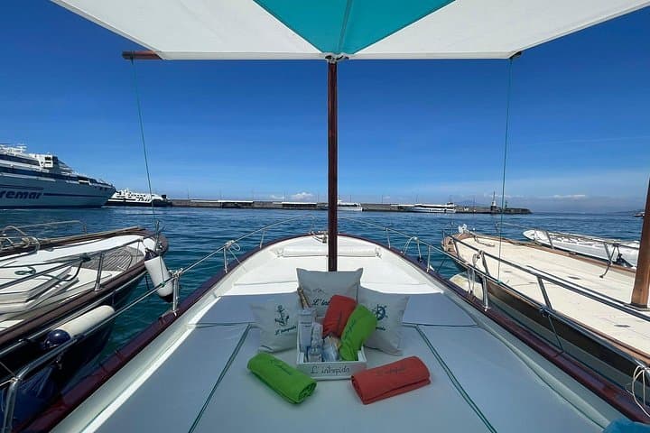 Complete Private Guided Two Hour Tour of the Coast of Capri