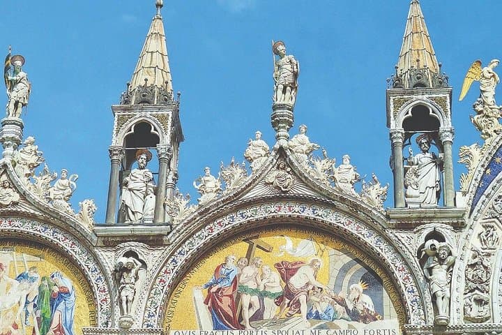 Doge's Palace & Basilica Tour with Gondola Ride in Venice