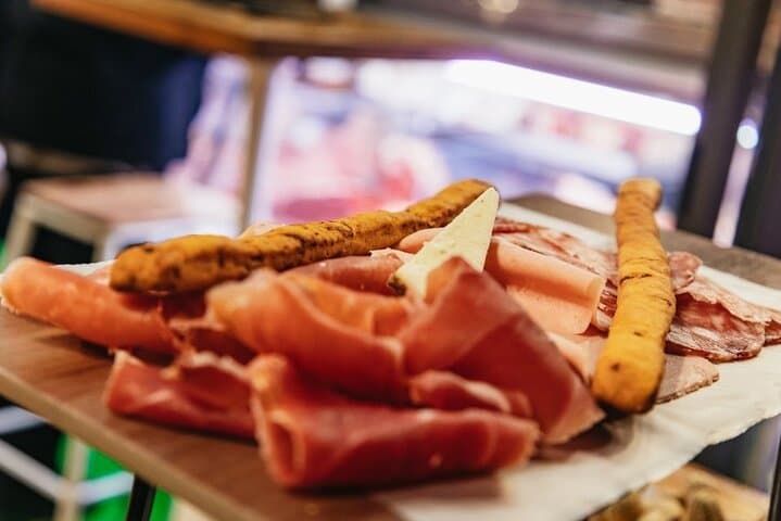 San Luca Experience Tour skip the line and Food Tasting
