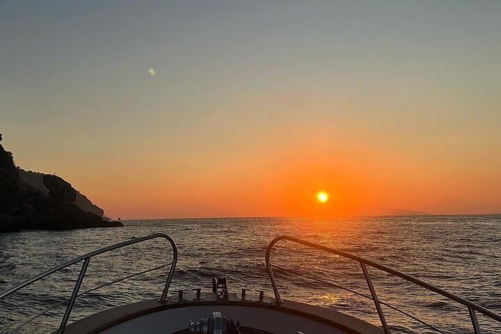 2 Hours Guided Sunset Tour of the Island of Capri with Aperitif