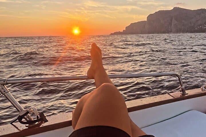 2 Hours Guided Sunset Tour of the Island of Capri with Aperitif
