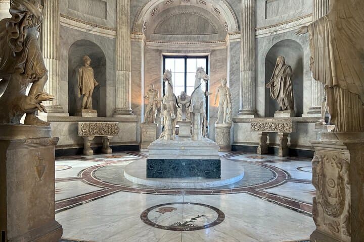 Exclusive First Access Vatican Tour with Skip the Line Basilica