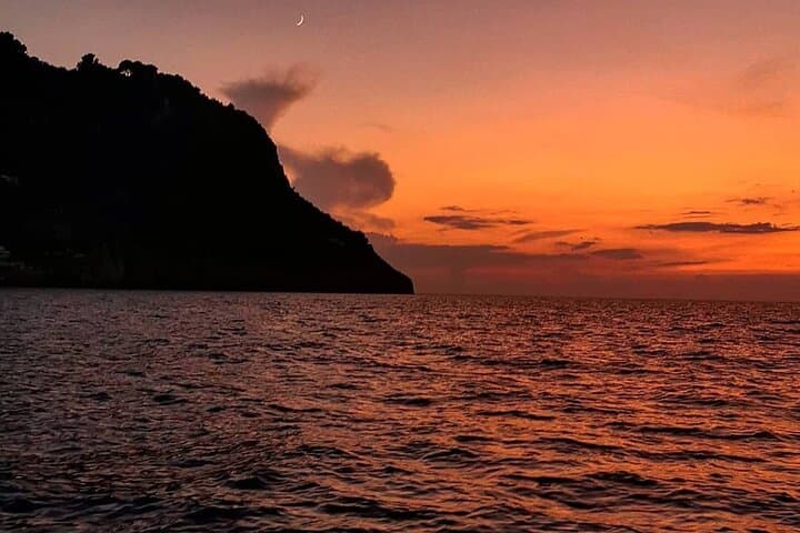 2 Hours Guided Sunset Tour of the Island of Capri with Aperitif