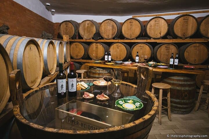 2-hour tasting of 5 wines in Sorrento