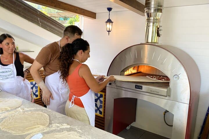 Informing the pizza