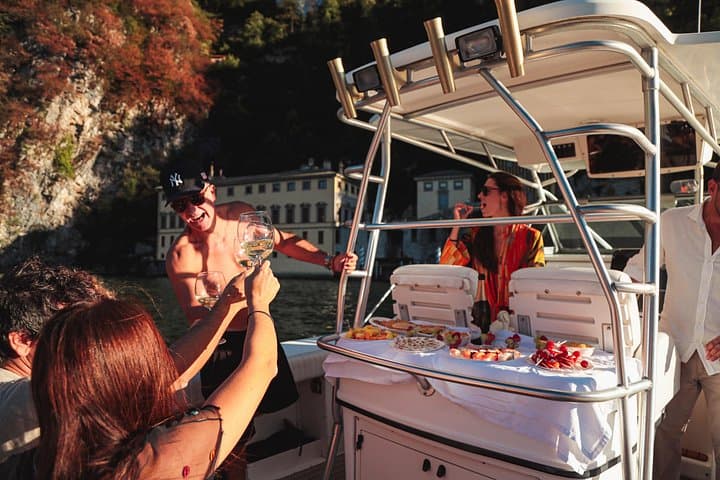 2 Hours Private Boat Tour on Lake Como