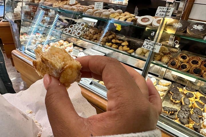 Rome Food Tour with Wine Tasting and Farmers Market in Prati Area
