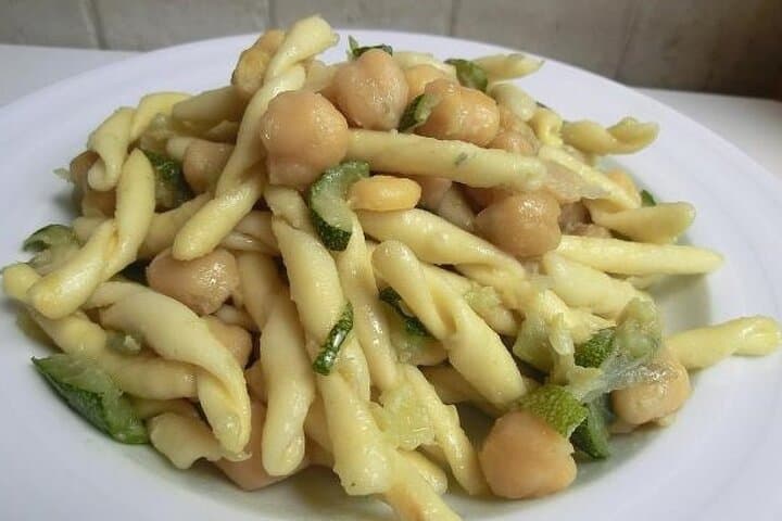 Lecce Hands-on Home Cooking Class: Craft Orecchiette & Savor Wine