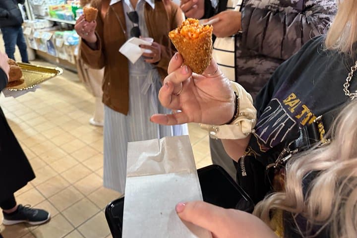 Rome Food Tour with Wine Tasting and Farmers Market in Prati Area