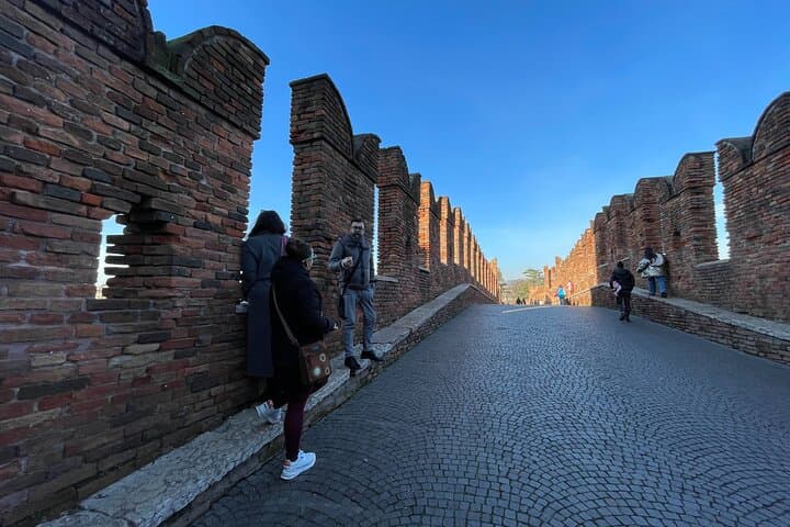 Verona: City Walking Tour with Cable Car Ride & Wine Aperitif