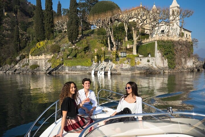 Happyness in front of Villa Balbianello