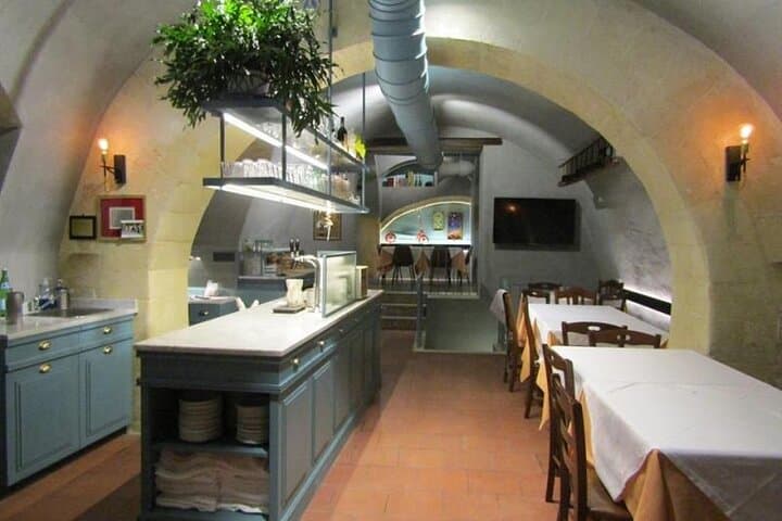 Day in Altamura and Gravina Guided Tour with Lunch in an Osteria