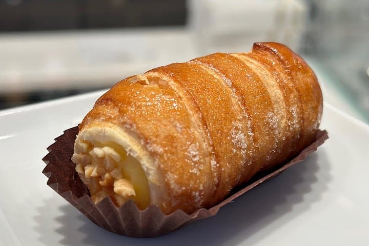 Eating Milan Street Food Tour with Guided Tasting and Sightseeing