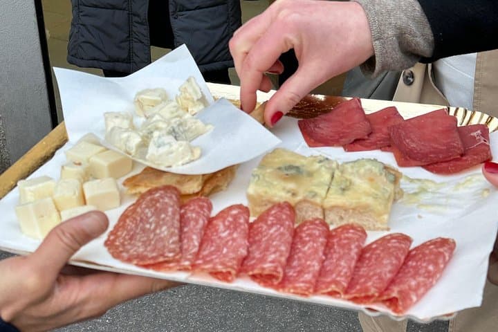 Eating Milan Street Food Tour with Guided Tasting and Sightseeing