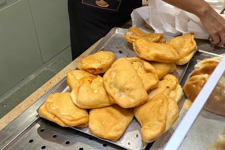 Eating Milan Street Food Tour with Guided Tasting and Sightseeing