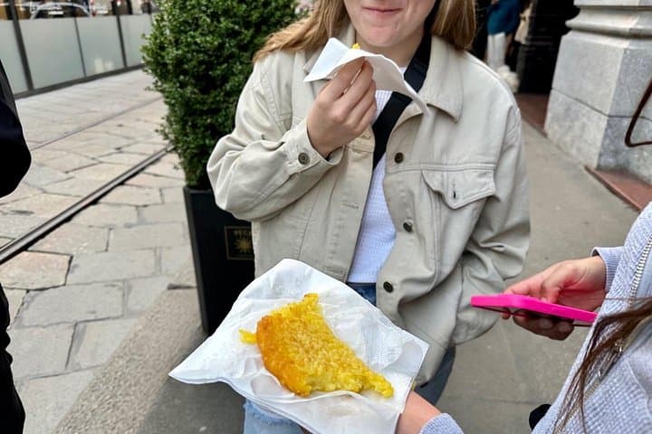 Eating Milan Street Food Tour with Guided Tasting and Sightseeing