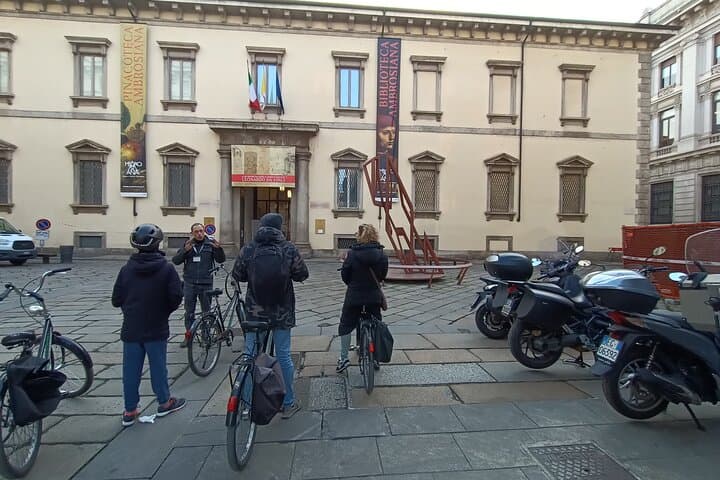 Milan: Bicycle Tour Live Tourist Guide 3 hours and half